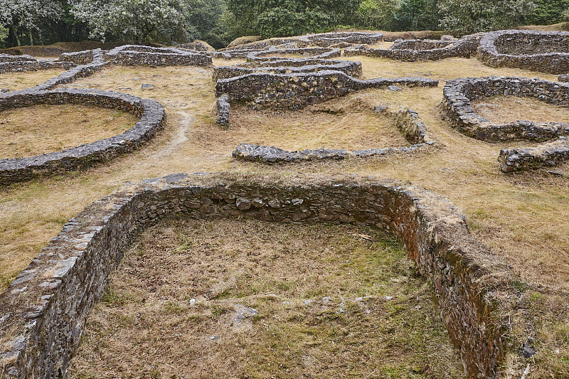 加利西亚Borneiro的古代考古窑洞石堡村。西班牙