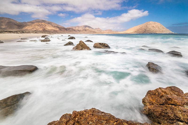 位于智利北部的“阿祖卡Pan de Azucar”国家公园里的“Playa Blanca”，阿塔卡马