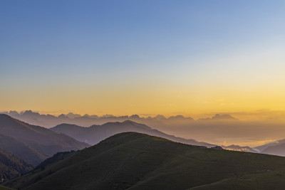 意大利北部格拉帕山附近的夏季景观