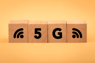 带有5G文本的木块