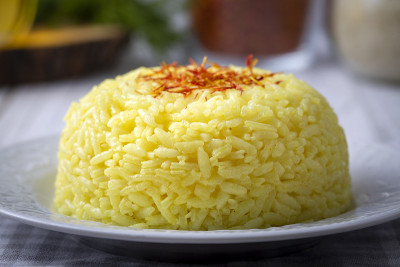 一盘藏红花米饭肉饭(土耳其名字;safranli pilav)
