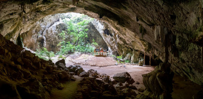 泰国帕拉雅·那空洞，Khua Kharuehat亭庙，位于泰国巴育普·基里汗Khao Sam Roi