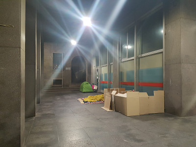 无家可归者露宿