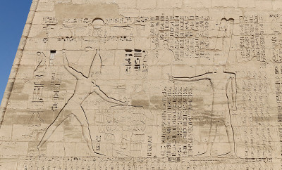 埃及卢克索的Medinet Habu神庙