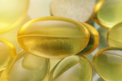 含有Omega-3脂肪酸的鱼油补充胶囊。