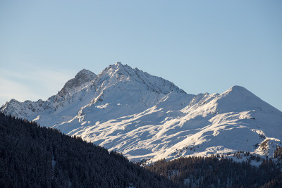 达沃斯，瑞士的莱茵角山景观阳光和雪天，瑞士阿尔卑斯山