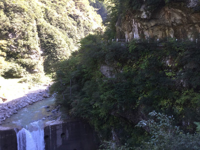 Kurobe峡谷Kurobe河沿岸的风景