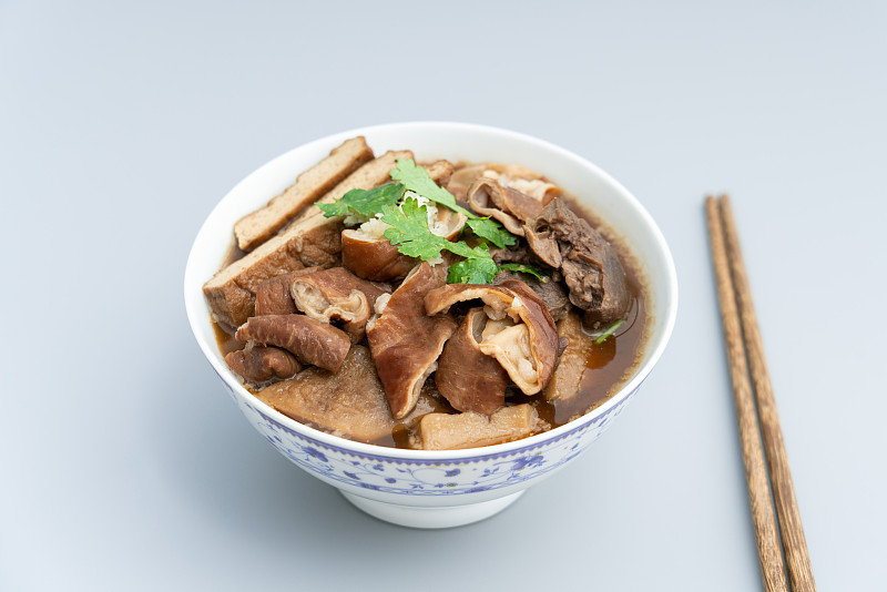 北京的传统中国食物是卤烙饼。老北京路祝火少。老北京的小吃饼干和猪水炖在火上。老北京小吃和火炖猪。