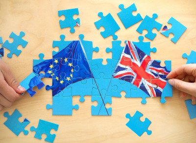 英国和欧盟旗帜的困惑。Brexit概念