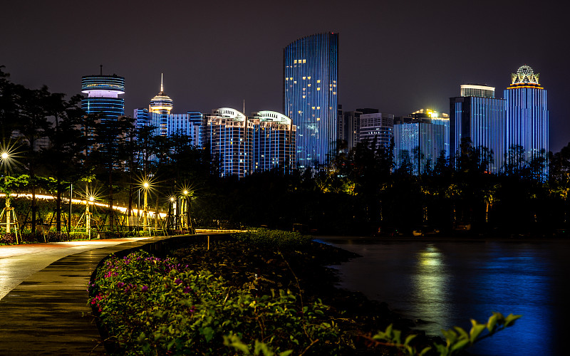 海口风景优美的夜景与海滨长廊，夜光天际线在海南海口中国预览效果