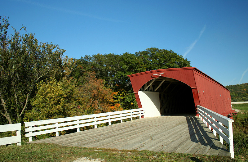 Madison县Hogback Covered Bridge 2