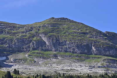 美丽的山景在弗莱纳，法国阿尔卑斯山，法国拍摄在2020年夏天
