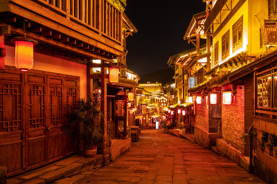 中国重庆古镇街道夜景