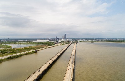 阿拉巴马号战舰和莫比尔市中心
