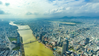 鸟瞰岘港市，这是一个非常著名的旅游目的地。