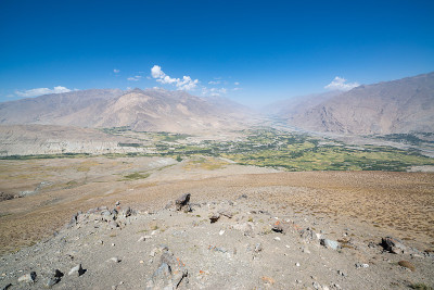 从阿富汗山区俯瞰伊什卡希姆城