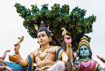 印度卡纳塔克邦，Kadirampura的Sri Murugan寺庙，湿婆和拉克希米的特写。