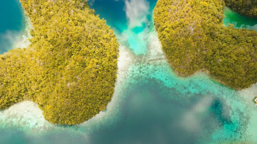 鸟瞰图热带泻湖，大海，海滩。热带岛屿。Siargao、菲律宾