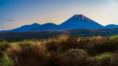 圆锥火山，日出，恩高鲁霍山，新西兰