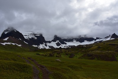 冰岛东部Storurd徒步旅行上的Dyrfjoll山脉