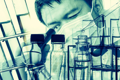 科学家使用显微镜和科学实验设备;科学背景