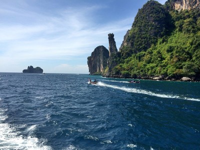 沿着泰国湾的岛屿乘船旅行