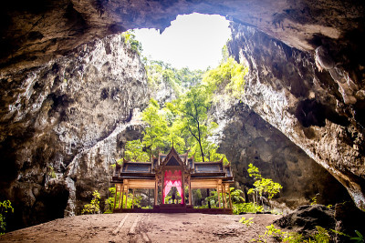 泰国帕拉雅·那空洞，Khua Kharuehat亭庙，位于泰国巴育普·基里汗Khao Sam Roi