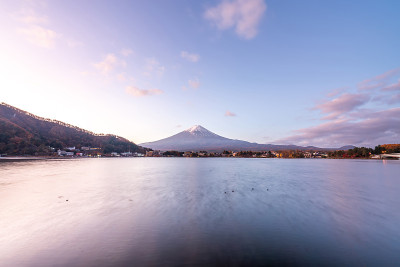 富士山鸟瞰图。日本的标志性山峰。富士山傍晚日落景观，川口町，山梨，日本。
