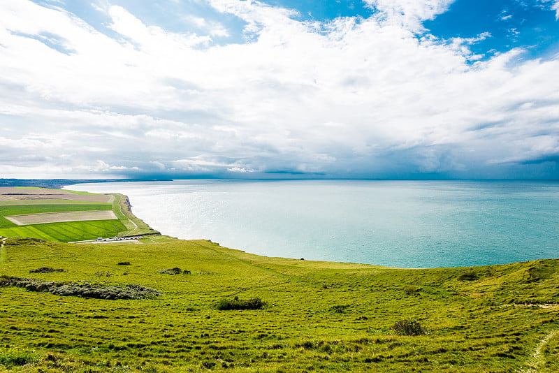 鸟瞰图的海岸在Cap Gris Nez，法国