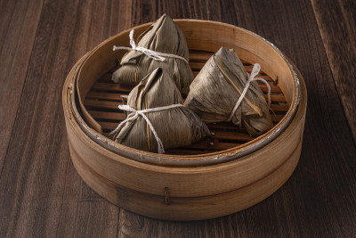 粽子粽子以端午节为背景。