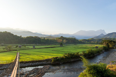 美丽的基纳巴卢山，婆罗洲岛