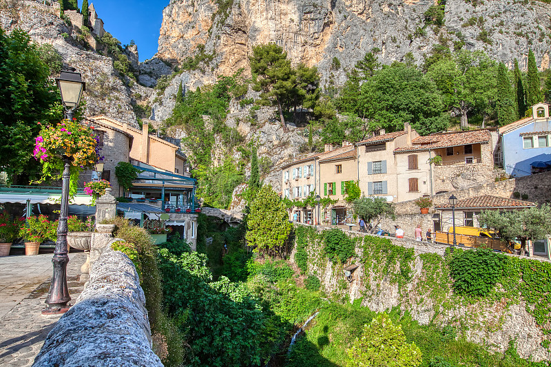 村庄Moustiers-Sainte-Marie，普罗旺斯，普罗旺斯-阿尔卑斯-蔚蓝海岸，法国，最美