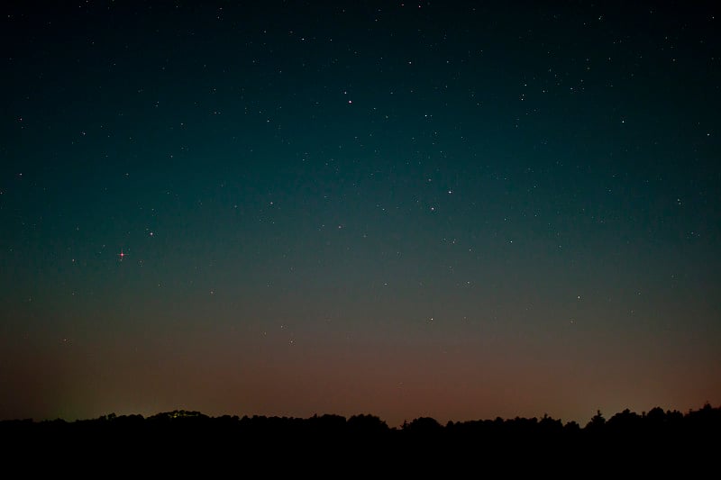 圣彼得-奥丁的夜空