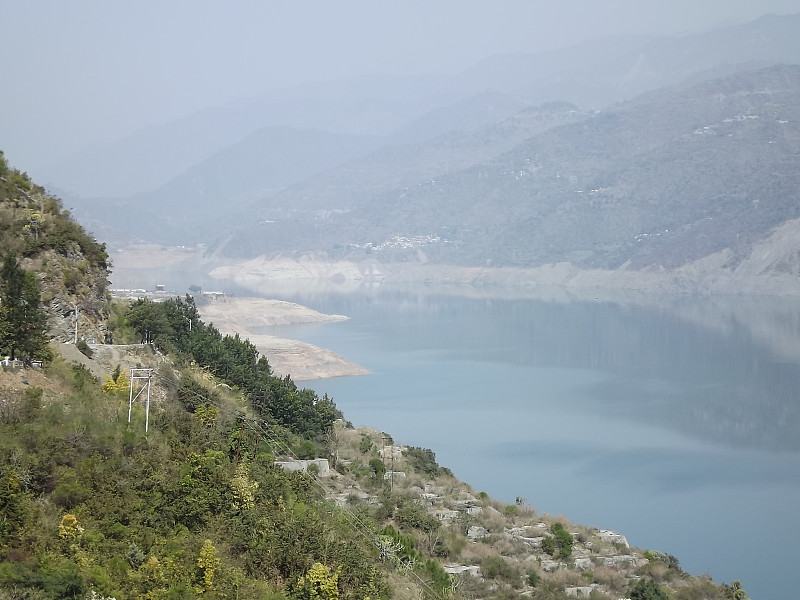 特赫里大坝水库