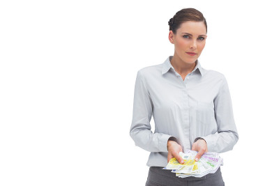 女商人派发现金