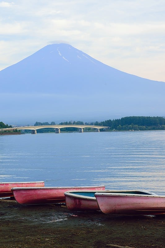 日落时日本富士山的风景