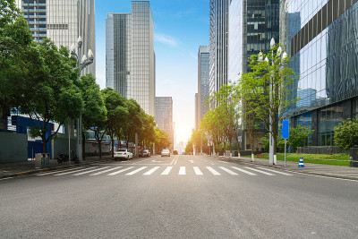 中国重庆的高速公路和城市现代建筑