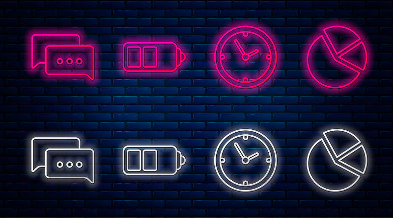 设置线电池充电水平指示器，时钟，语音气泡聊天和饼图信息图。砖墙上发光的霓虹灯图标。向量