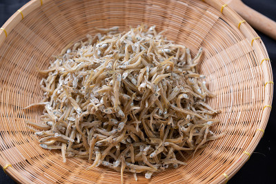 亚洲菜肴中的晒干凤尾鱼