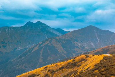 美丽的秋山景观