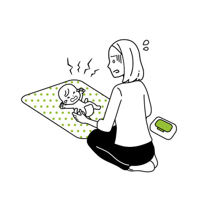 一个女人在换尿布的插图。