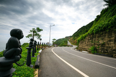 路上山象栏杆猴