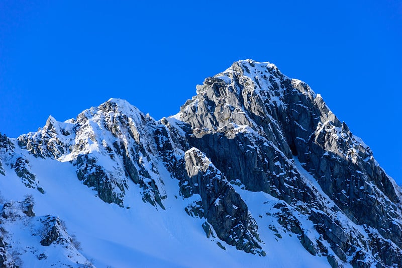 日本中部阿尔卑斯山的霍肯山，在长野的冬天