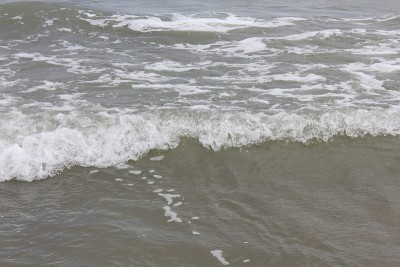 海浪冲击海岸的特写