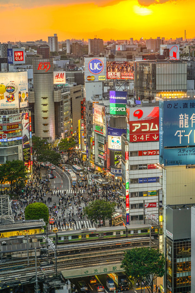 从涩谷光里可以看到涩谷scramble十字路口