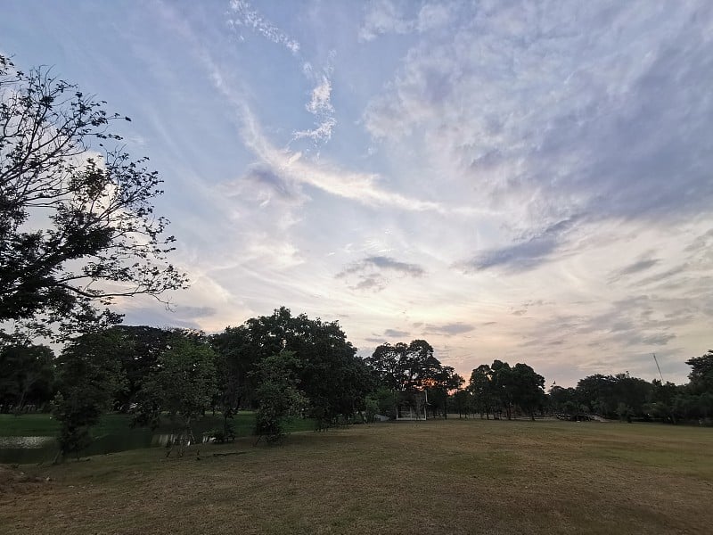 日落时分的大城府玛哈塔寺