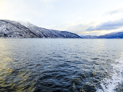冬季景观，峡湾日出日落，挪威。乘Vangsnes到Balestrand。