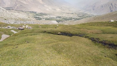 在阿富汗山区的伊什卡希姆绿色山谷徒步旅行