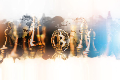 加密货币商业策略创意概念比特币与棋牌游戏暗色基调