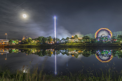 夜景拍摄的民间节日与摩天轮